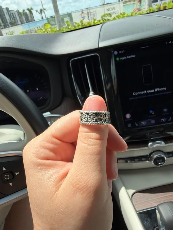 Gucci Silver-Tone Floral Band Ring (12 UK) - Picture 2 of 3